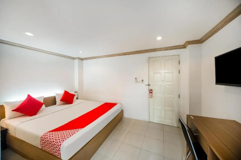 Bed in OYO 232 Patong City Hometel