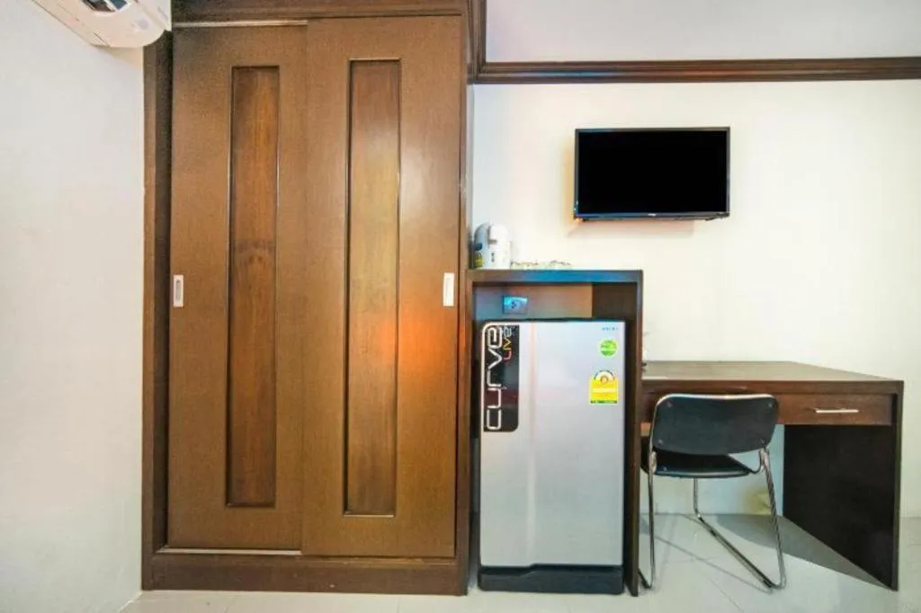 OYO 232 Patong City Hometel