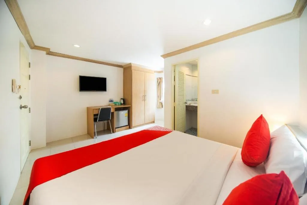 Bed in OYO 232 Patong City Hometel