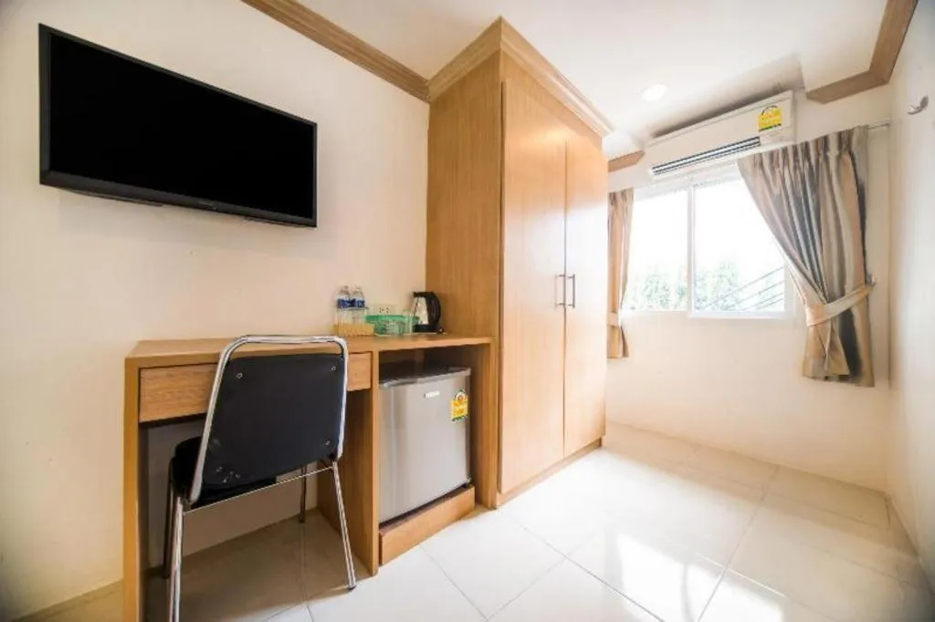 OYO 232 Patong City Hometel