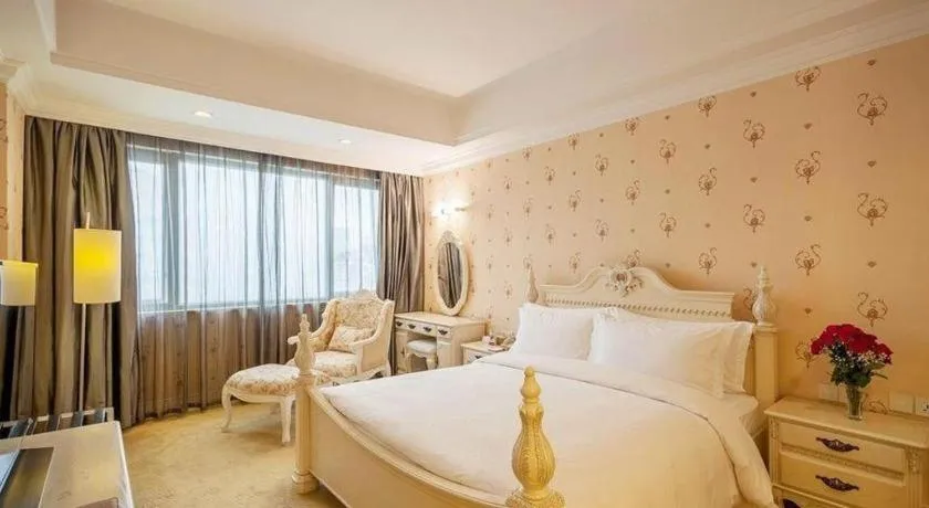 Bed in Best Western Plus Fuzhou Fortune Hotel