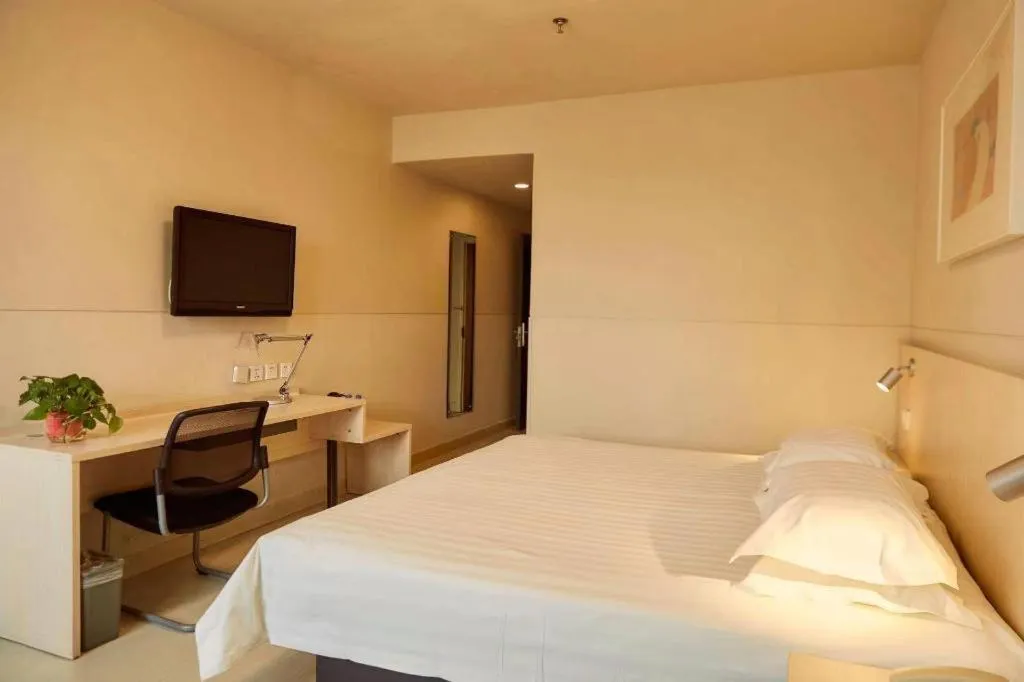 Bed in Jinjiang Inn Baotou Saihan Tara Park Youyi Street