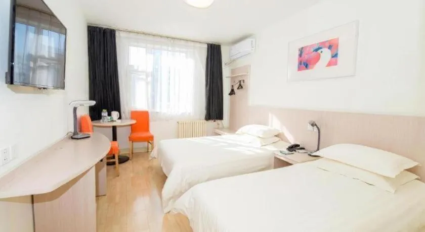 Bed in Jinjiang Inn Jinan Shimao Kuanhouli Quancheng Road