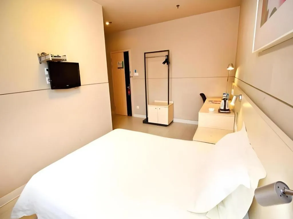 Bed in Jinjiang Inn Jinan Shimao Kuanhouli Quancheng Road