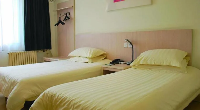 Bed in Jinjiang Inn Jinan Shimao Kuanhouli Quancheng Road