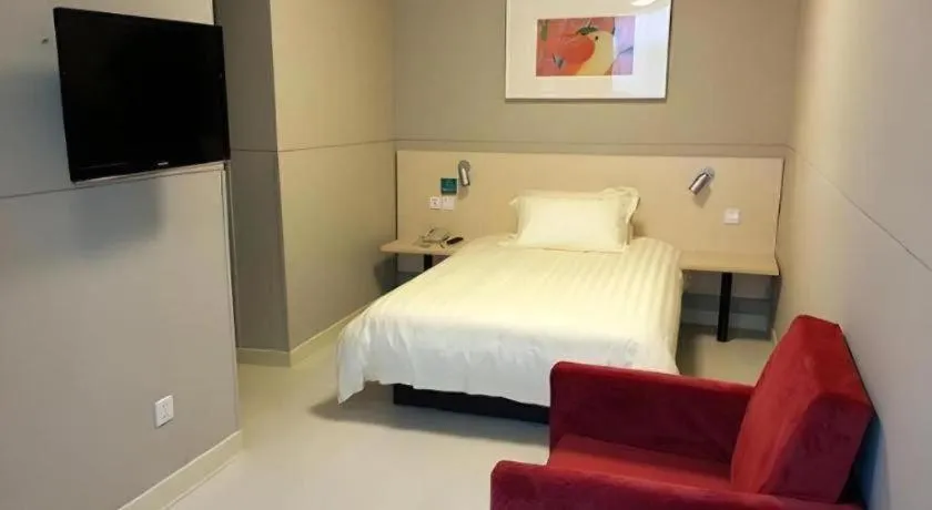 Bed in Jinjiang Inn Jinan Shimao Kuanhouli Quancheng Road