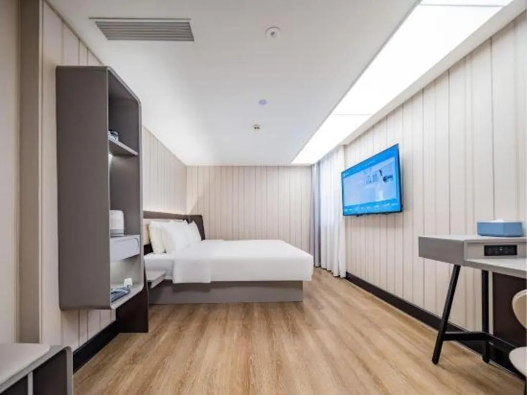 Bed in Ibis Chengdu Yongfeng Hotel