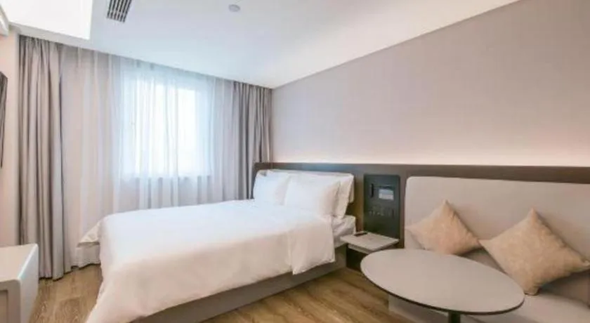 Bed in Ibis Chengdu Yongfeng Hotel