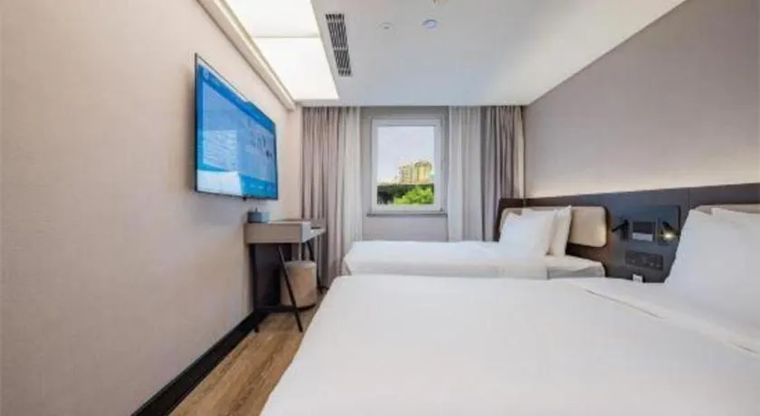 Bed in Ibis Chengdu Yongfeng Hotel