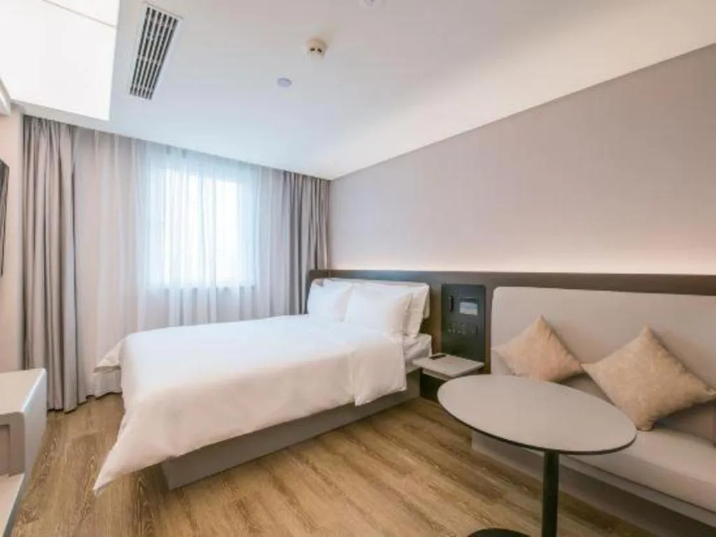 Bed in Ibis Chengdu Yongfeng Hotel