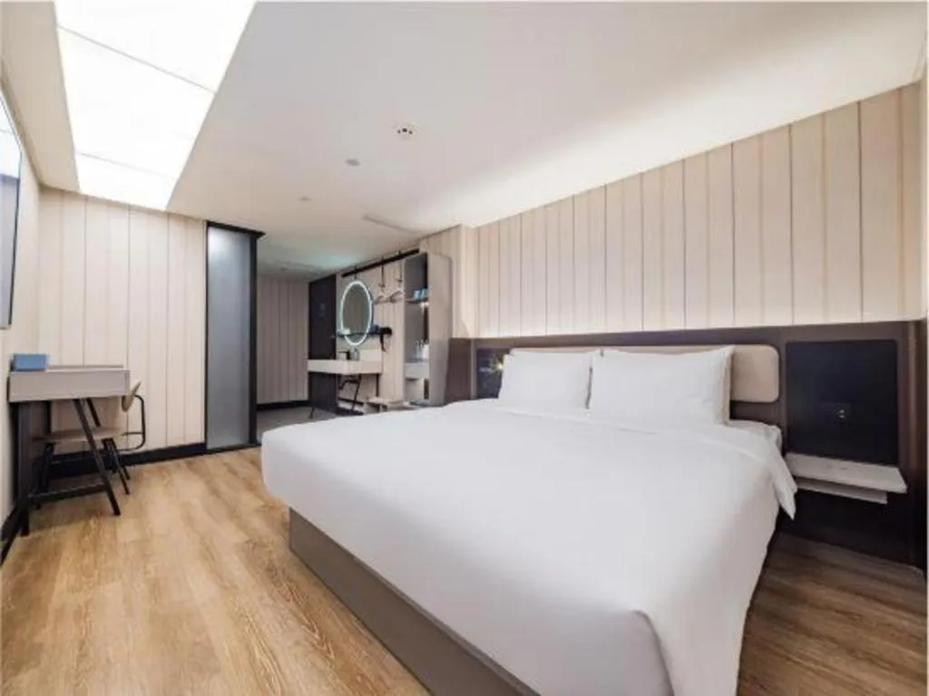 Bed in Ibis Chengdu Yongfeng Hotel