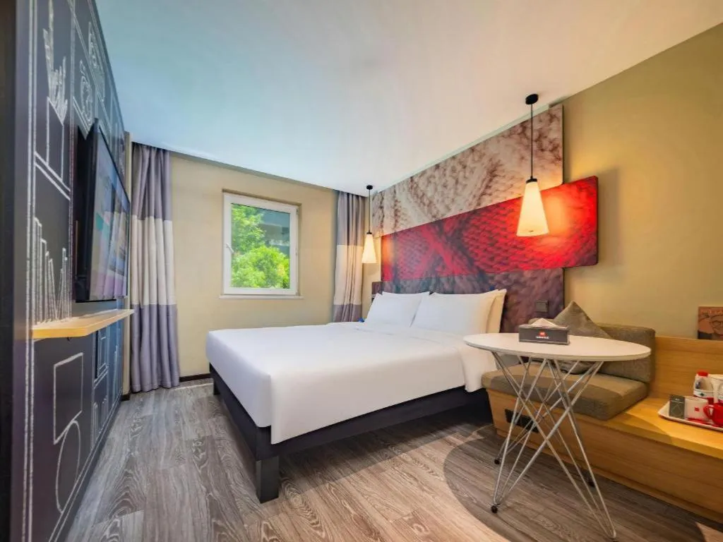 Bed in Ibis Chengdu Yongfeng Hotel