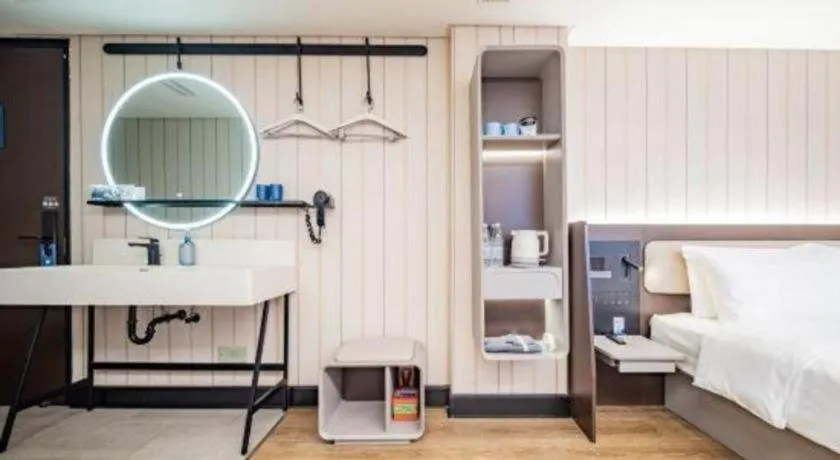 Bed in Ibis Chengdu Yongfeng Hotel