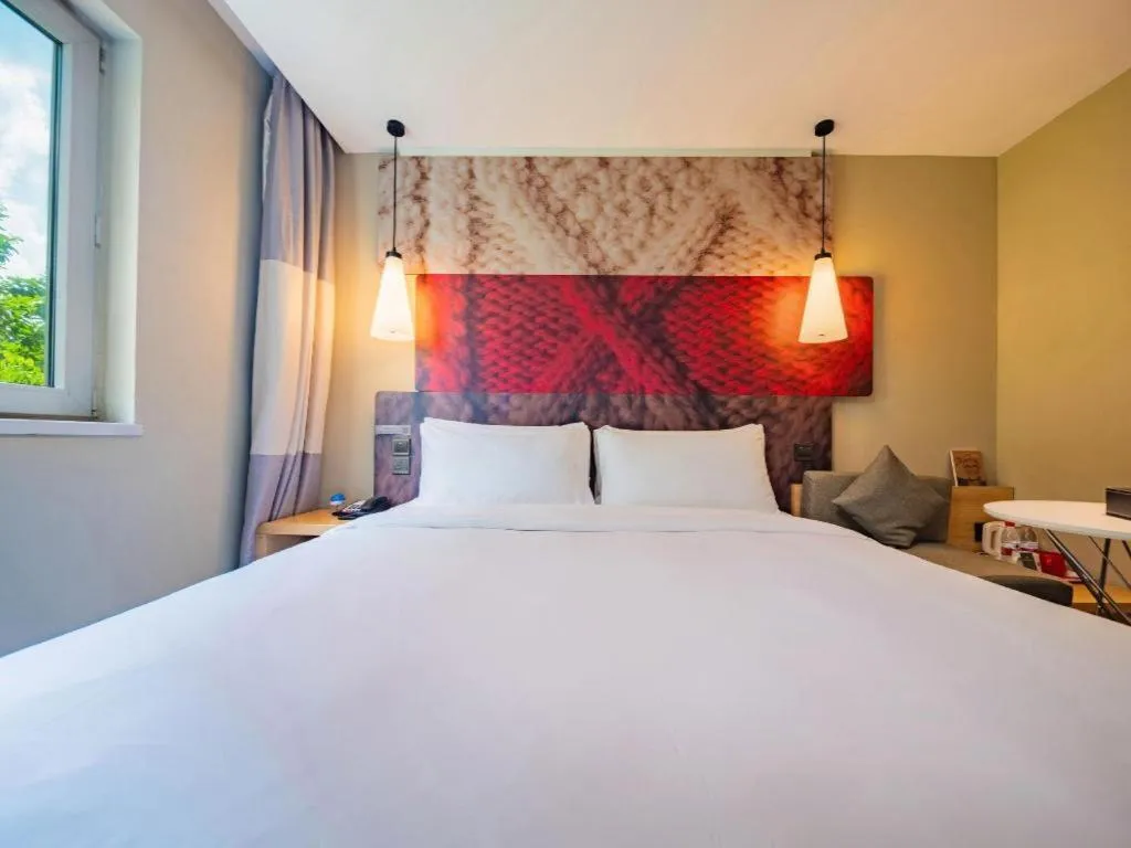 Bed in Ibis Chengdu Yongfeng Hotel