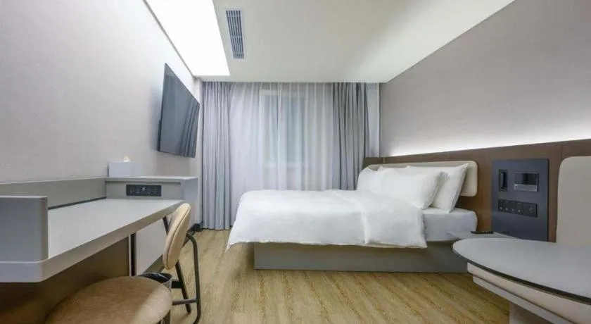 Bed in Ibis Chengdu Yongfeng Hotel