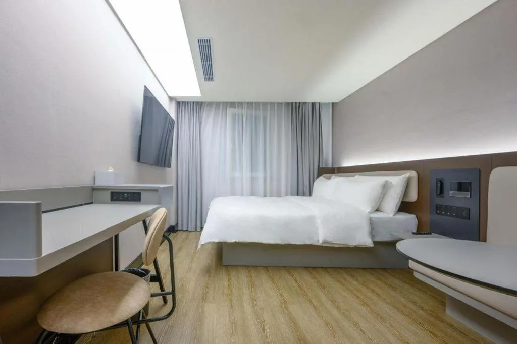 Bed in Ibis Chengdu Yongfeng Hotel