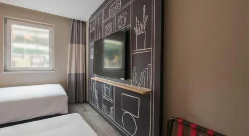 Bed in Ibis Chengdu Yongfeng Hotel