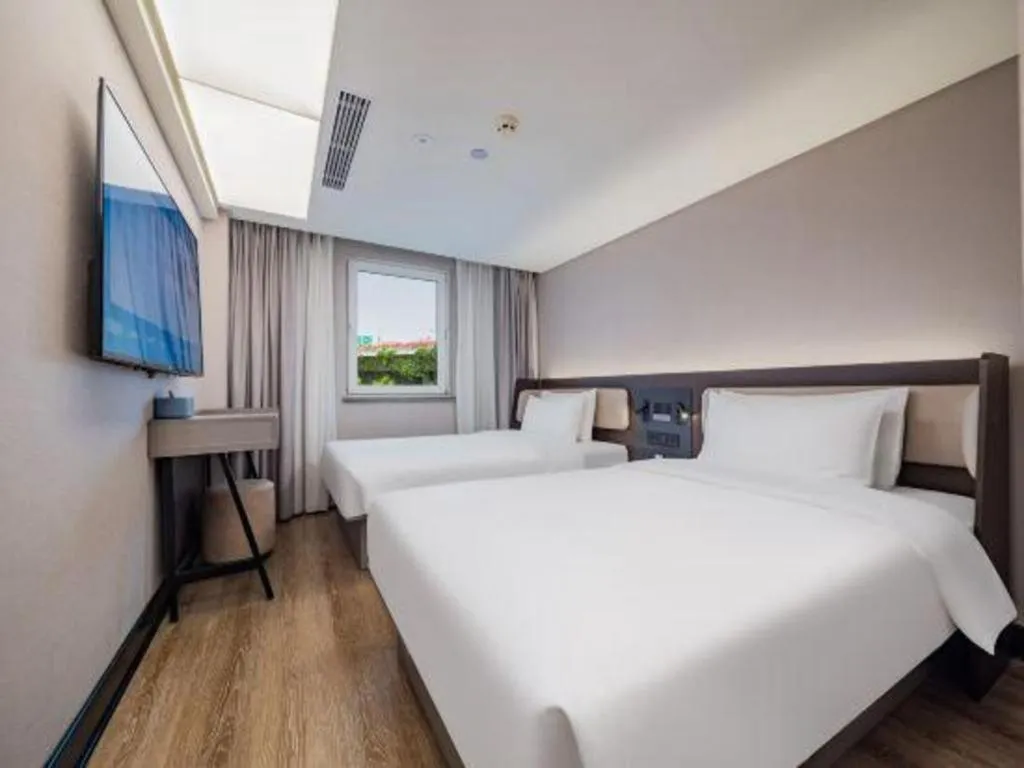 Bed in Ibis Chengdu Yongfeng Hotel