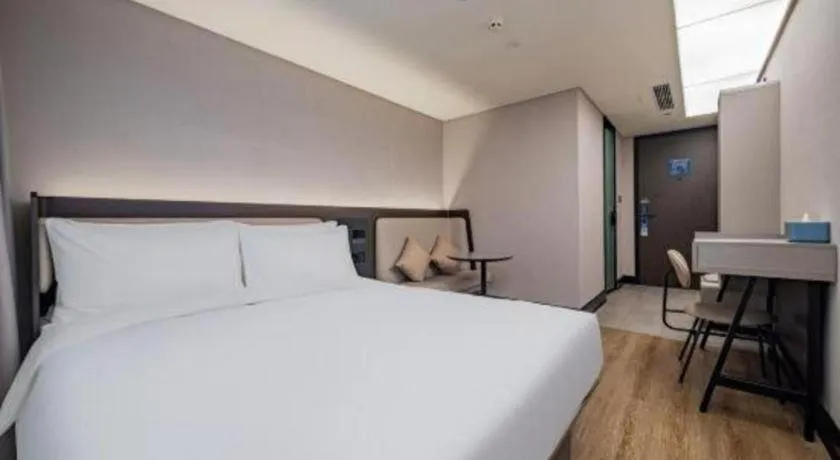 Bed in Ibis Chengdu Yongfeng Hotel