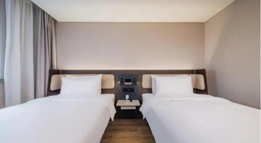 Bed in Ibis Chengdu Yongfeng Hotel