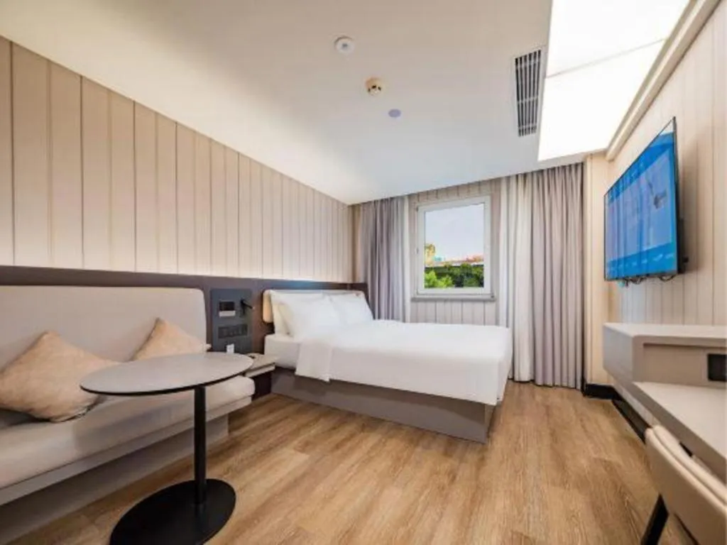 Bed in Ibis Chengdu Yongfeng Hotel