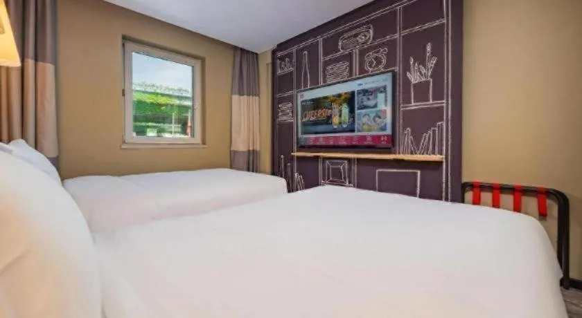 Bed in Ibis Chengdu Yongfeng Hotel