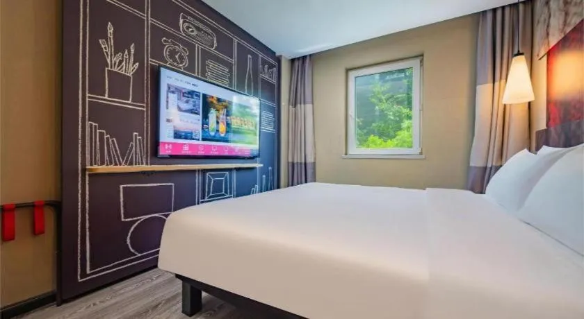 Bed in Ibis Chengdu Yongfeng Hotel