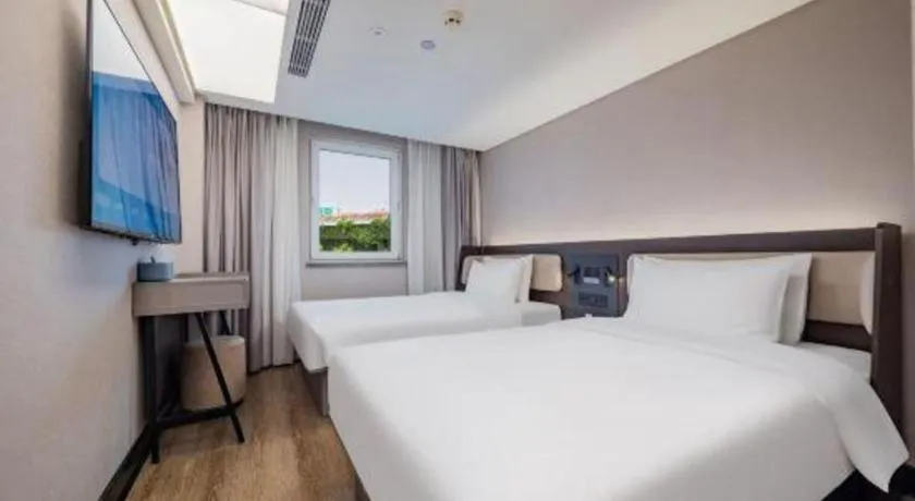 Bed in Ibis Chengdu Yongfeng Hotel