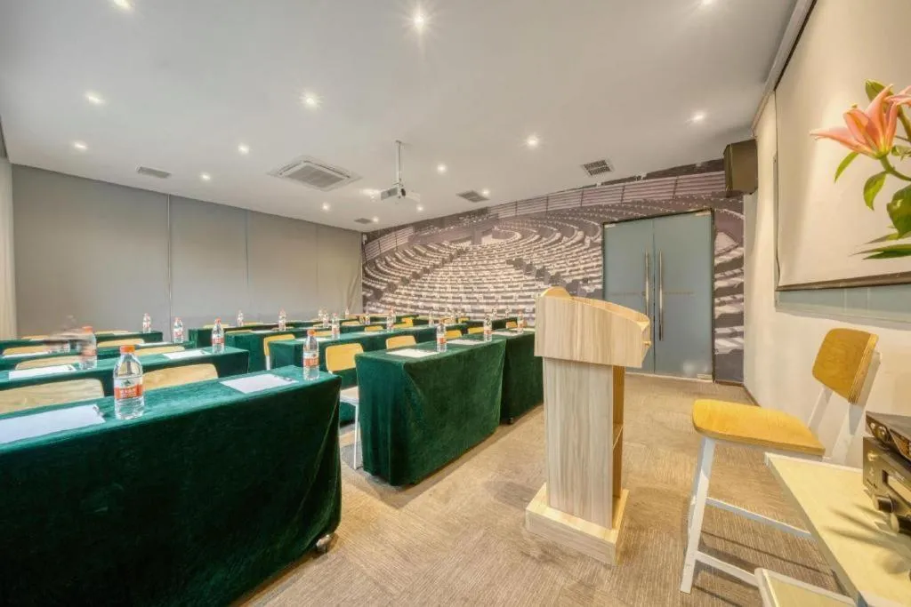 Ibis Chengdu Kehua Hotel