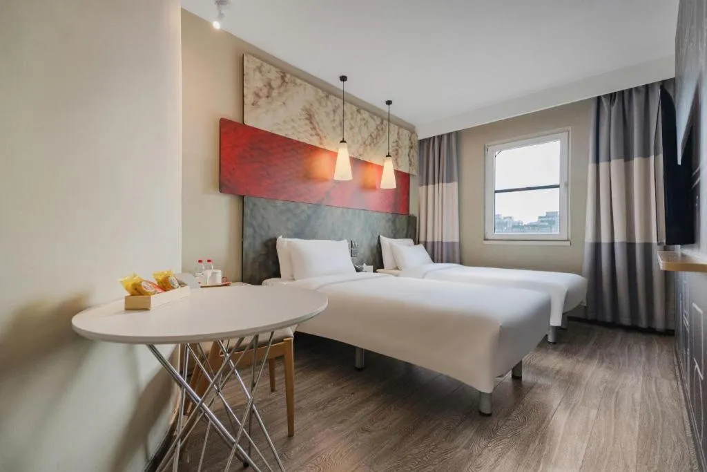 Bed in Ibis Chengdu Kehua Hotel