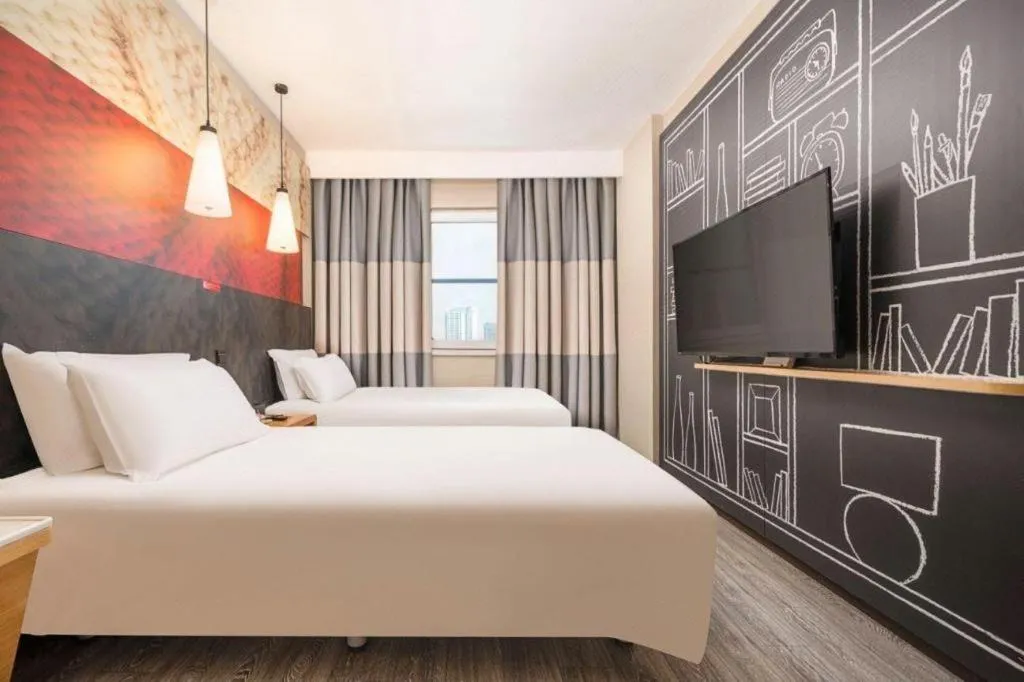 Bed in Ibis Chengdu Kehua Hotel