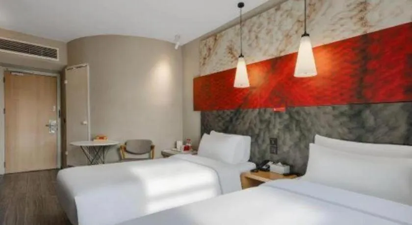 Bed in Ibis Chengdu Kehua Hotel