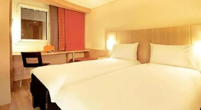 Bed in Ibis Chengdu Kehua Hotel