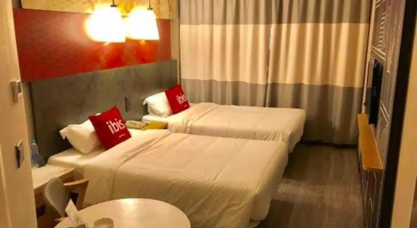 Bed in Ibis Chengdu Kehua Hotel