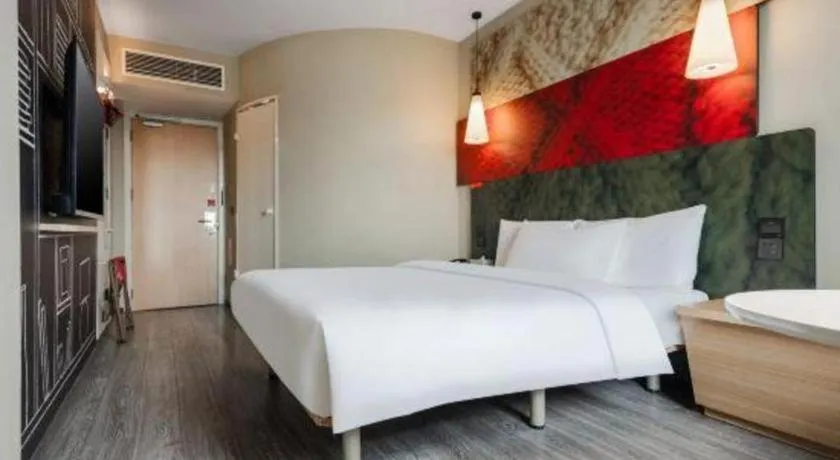 Bed in Ibis Chengdu Kehua Hotel