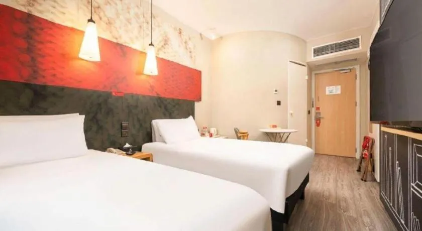 Bed in Ibis Chengdu Kehua Hotel