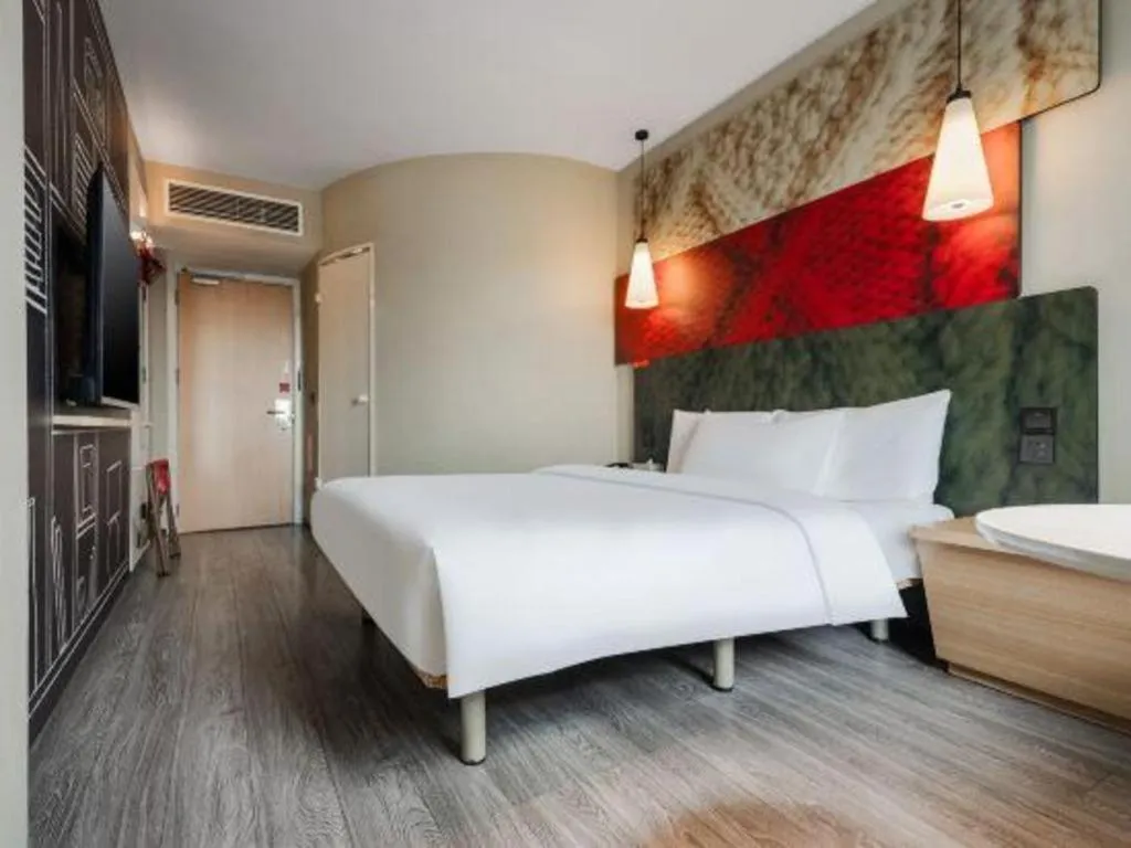 Bed in Ibis Chengdu Kehua Hotel