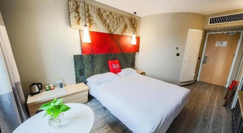 Bed in Ibis Chengdu Kehua Hotel