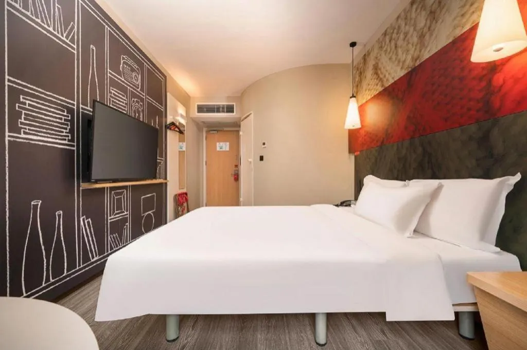 Bed in Ibis Chengdu Kehua Hotel