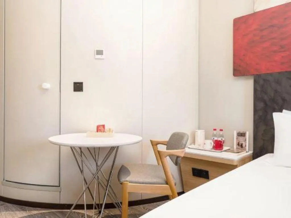 Bed in Ibis Chengdu Kehua Hotel