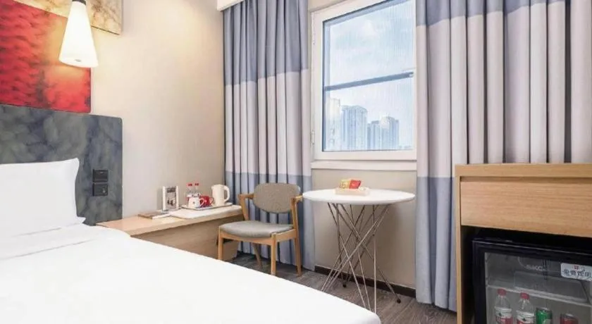 Bed in Ibis Chengdu Kehua Hotel