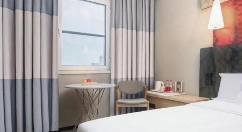 Bed in Ibis Chengdu Kehua Hotel