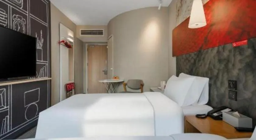 Bed in Ibis Chengdu Kehua Hotel