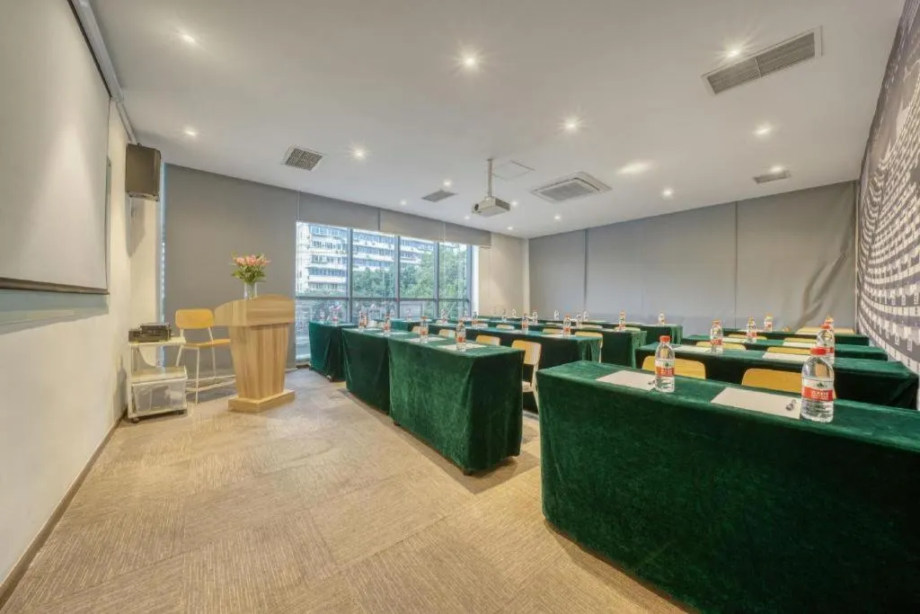 Ibis Chengdu Kehua Hotel