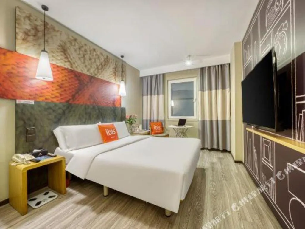 Bed in Ibis Chengdu Kehua Hotel