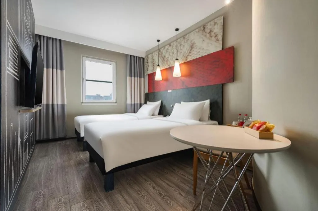 Bed in Ibis Chengdu Kehua Hotel