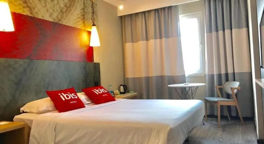 Bed in Ibis Chengdu Kehua Hotel