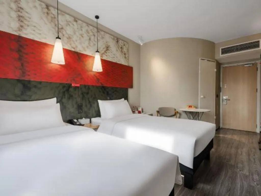 Bed in Ibis Chengdu Kehua Hotel