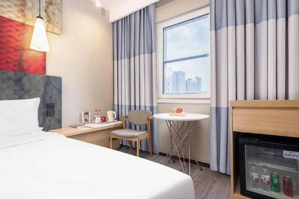 Bed in Ibis Chengdu Kehua Hotel