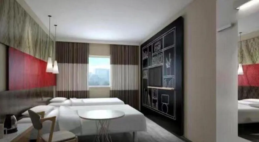 Bed in Ibis Chengdu Kehua Hotel